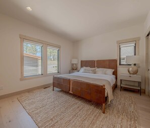 House, Multiple Beds, Hot Tub, Golf View (Home on the 10th Hole)