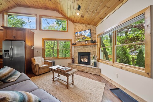 Mountain Home in Wooded Setting