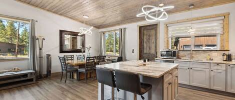 Hytte, 1 kingsize-seng med sovesofa, kjøkken, fjellutsikt (Wilderness Club Quarters) | Eget kjøkken | Kjøleskap, mikrobølgeovn, ovn og kokeplater