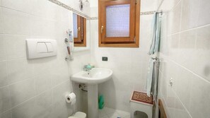 Standard Apartment, 1 Bedroom, Terrace | Bathroom