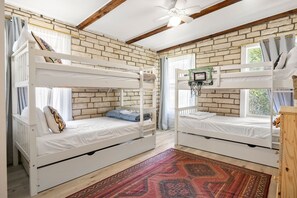 4 bedrooms, iron/ironing board, free WiFi, bed sheets