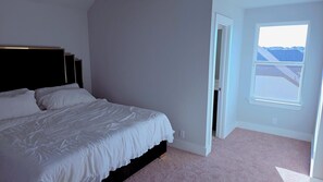 4 habitaciones, tabla de planchar con plancha, wifi y ropa de cama 
