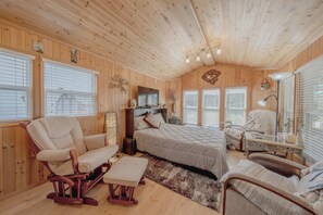 Cabin, Multiple Beds, Patio, Mountain View (Eagles Nest Cabin)
