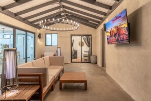Smart-TV, Kamin, Videospiele