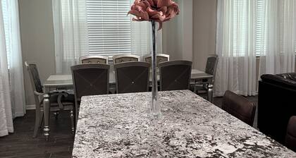 3-bedroom house in Humble with AC, WiFi. BREAKFAST IS PROVIDED WITH YOUR STAY!