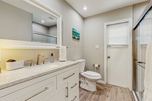 Séchoir à cheveux, serviettes fournies