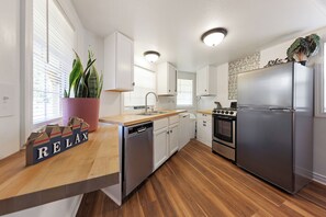 Oven, stovetop, dishwasher, paper towels