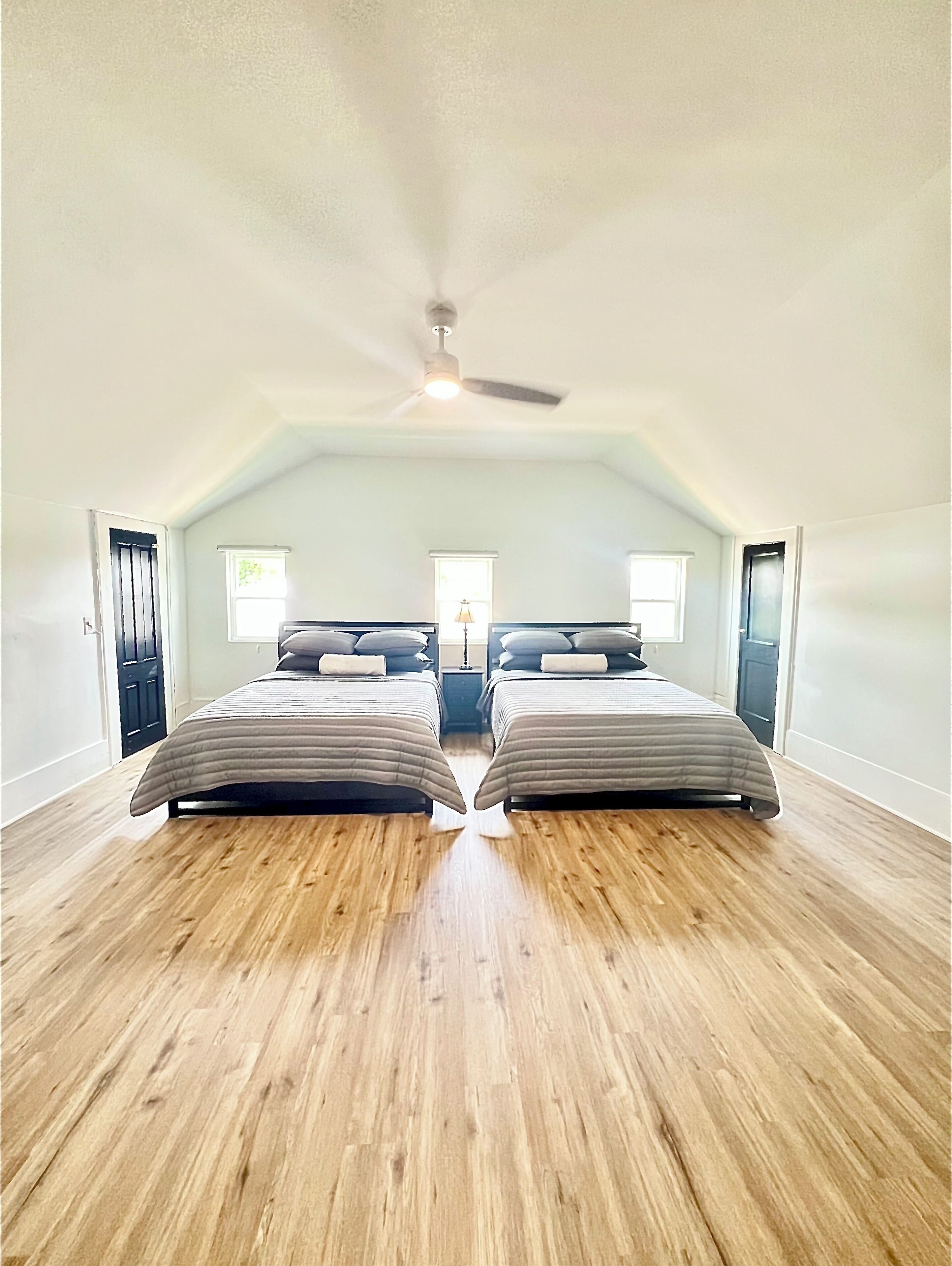 4 chambres, fer et planche à repasser, Wi-Fi gratuit, draps fournis