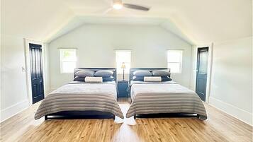 4 bedrooms, iron/ironing board, free WiFi, bed sheets