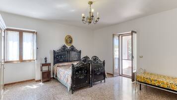 3 habitaciones y ropa de cama