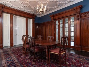 Dining - Spacious 6-bedroom house with AC, WiFi in charming Springfield (Springfield)