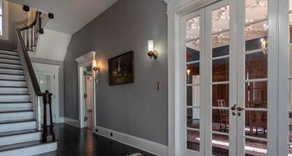 Spacious 6-bedroom house with AC, WiFi in charming Springfield