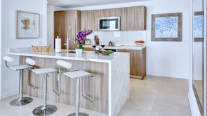 Fridge, microwave, oven, stovetop - FIFA Perfect | Tiffany Shoreline: Penthouse FL, Ocean View, Walk to beach (Fort Lauderdale)