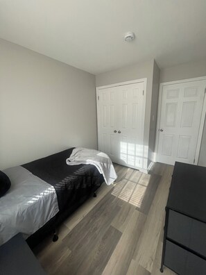 3 chambres, accès au Wi-Fi (inclus), literie fournie