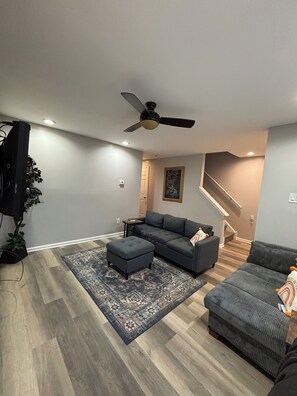 智能電視、電子遊戲