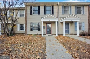 Exterior - Riverside Retreat (Camden)