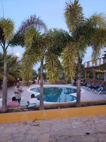 2 piscinas al aire libre