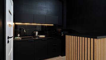 Jääkaappi, uuni, liesi