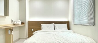 Charming 1-bedroom building in brilliant Busan with WiFi
and there r a large bed
