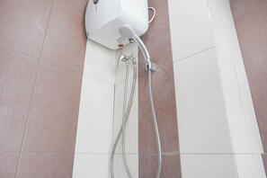 Standard Studio | Bathroom