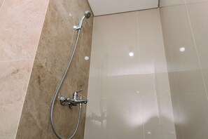 Standard Studio | Bathroom