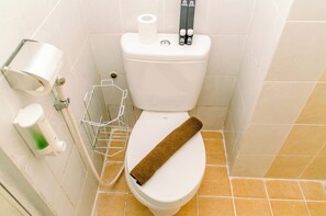 Standard Studio | Bathroom - Comfy And Warm Studio At Taman Melati Margonda Apartment (Depok)