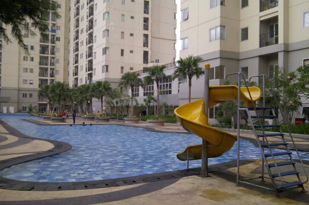 Strategic 2Br At Maple Park Sunter Apartment