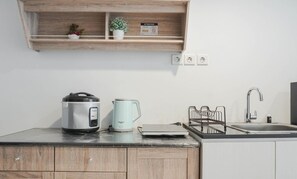Studio Standar | Dapur pribadi | Peralatan masak/sendok-piring