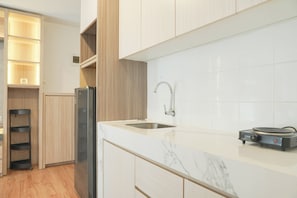 Standard Apartment | Private kitchen - Spacious 1Br At High Floor Tokyo Riverside Pik 2 Apartment (Teluknaga)