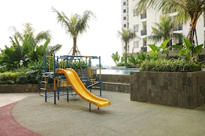 Área de juegos infantiles al aire libre