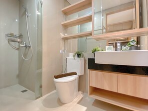 Standard Studio | Bathroom