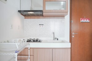 Private kitchen - Warm And Elegant 1Br At Signature Park Grande Apartment (Jakarta)