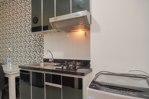 Standard-huoneisto | Yksityinen keittiö | Jääkaappi, liesi, riisinkeitin, keittoastiat/astiat/ruokailuvälineet