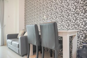 Standard Apartment | Dining room - Nice And Comfort 1Br Apartment At Woodland Park Residence (Jakarta)
