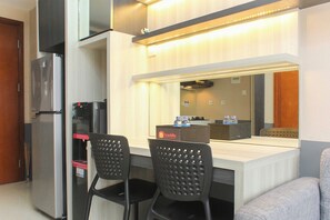 Standard Apartment - Comfort And Cozy Living 1Br At Signature Park Grande Apartment (Jakarta)