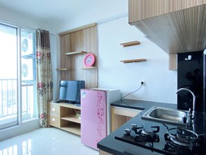 Standard Apartment | Private kitchen | Stovetop, rice cooker, cookware/dishes/utensils