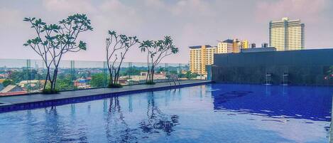 حمّام سباحة خارجي