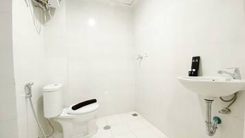 Standard Studio | Bathroom