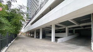 A multi-level parking structure with concrete pillars and open spaces. - Well Furnished And Cozy Studio Paltrow City Apartment (Semarang)