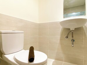 Standard Apartment | Bathroom