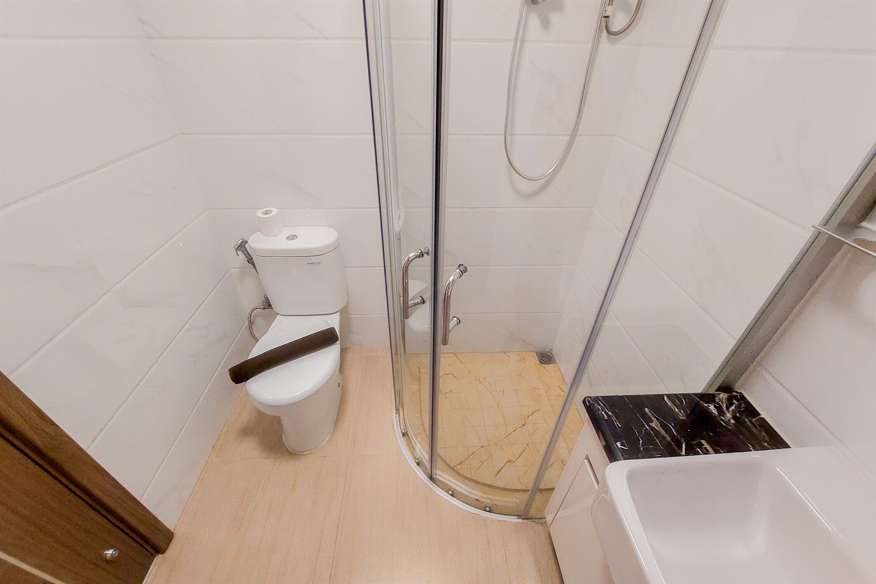 A bathroom with a toilet, a shower enclosure, and a bathtub.