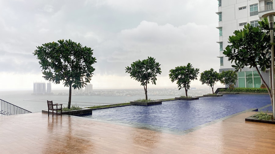 Spacious And Comfortable 2Br At Green Bay Condominium Apartment