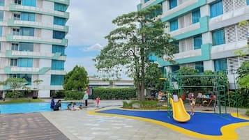 Área de juegos infantiles al aire libre