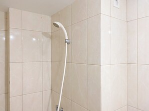 Standard Apartment | Bathroom - Comfort Living 2Br Springlake Summarecon Bekasi Apartment (Bekasi)