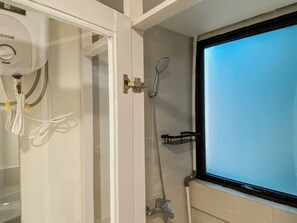 Standard Apartment | Bathroom