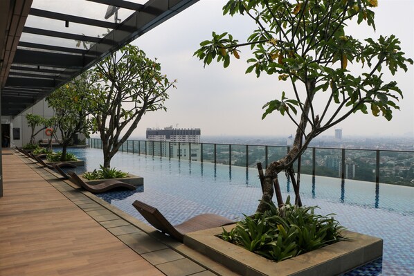 Kolam renang outdoor
