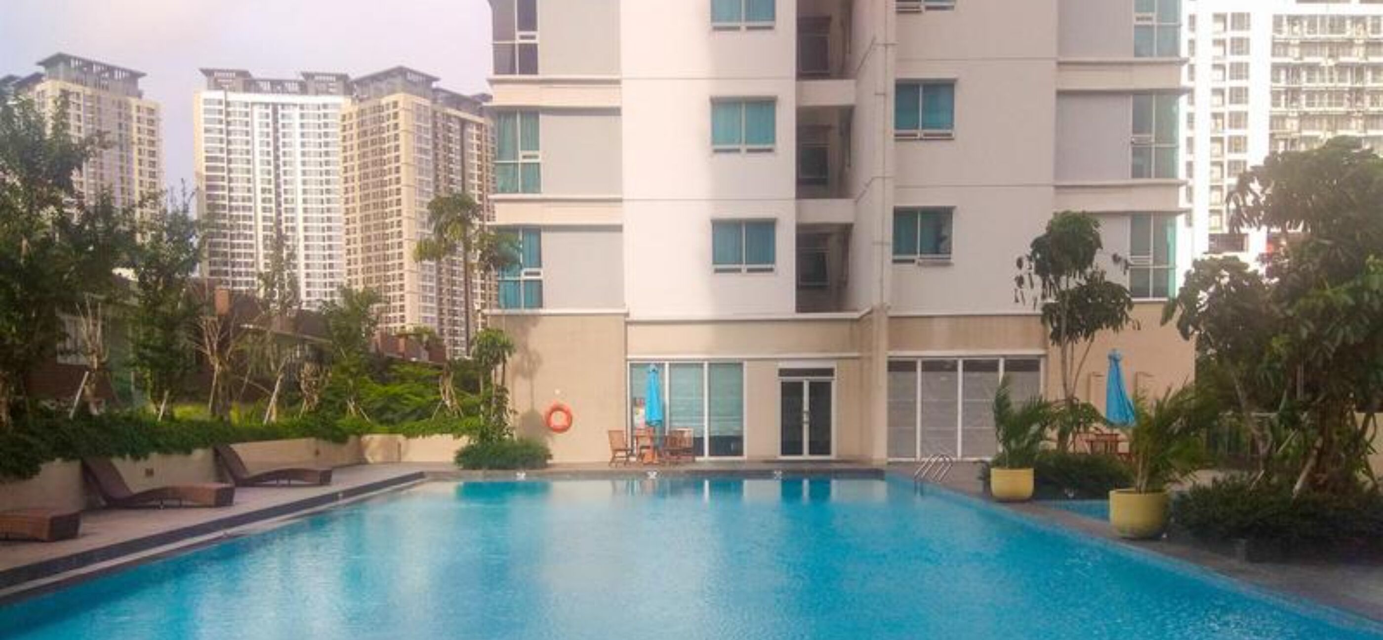 Kolam renang outdoor