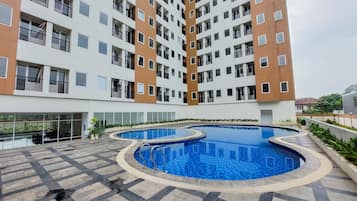 Kolam renang terbuka