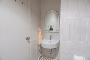Standard Studio | Bilik Mandi