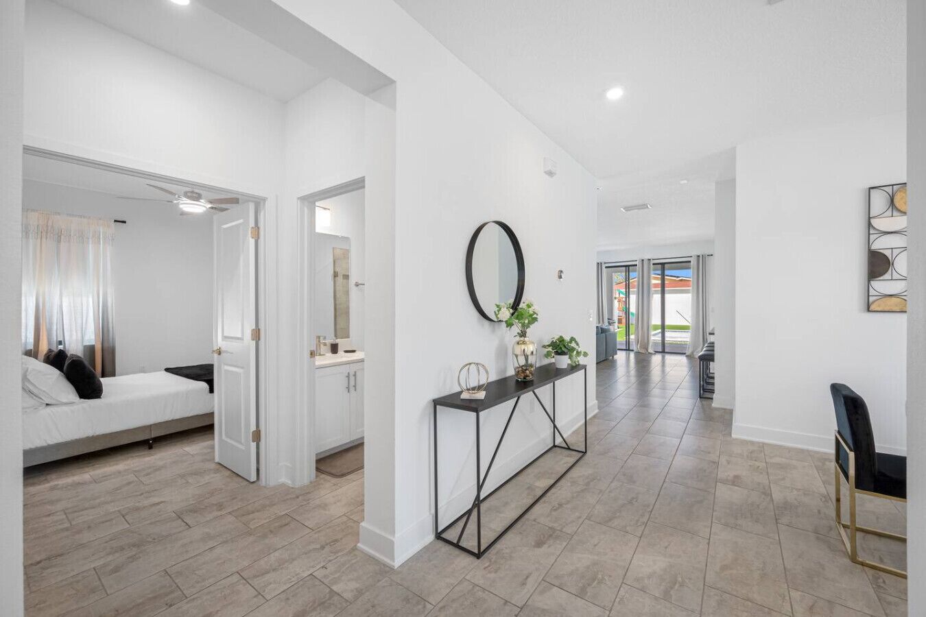 6 bedrooms, desk, iron/ironing board, travel cot